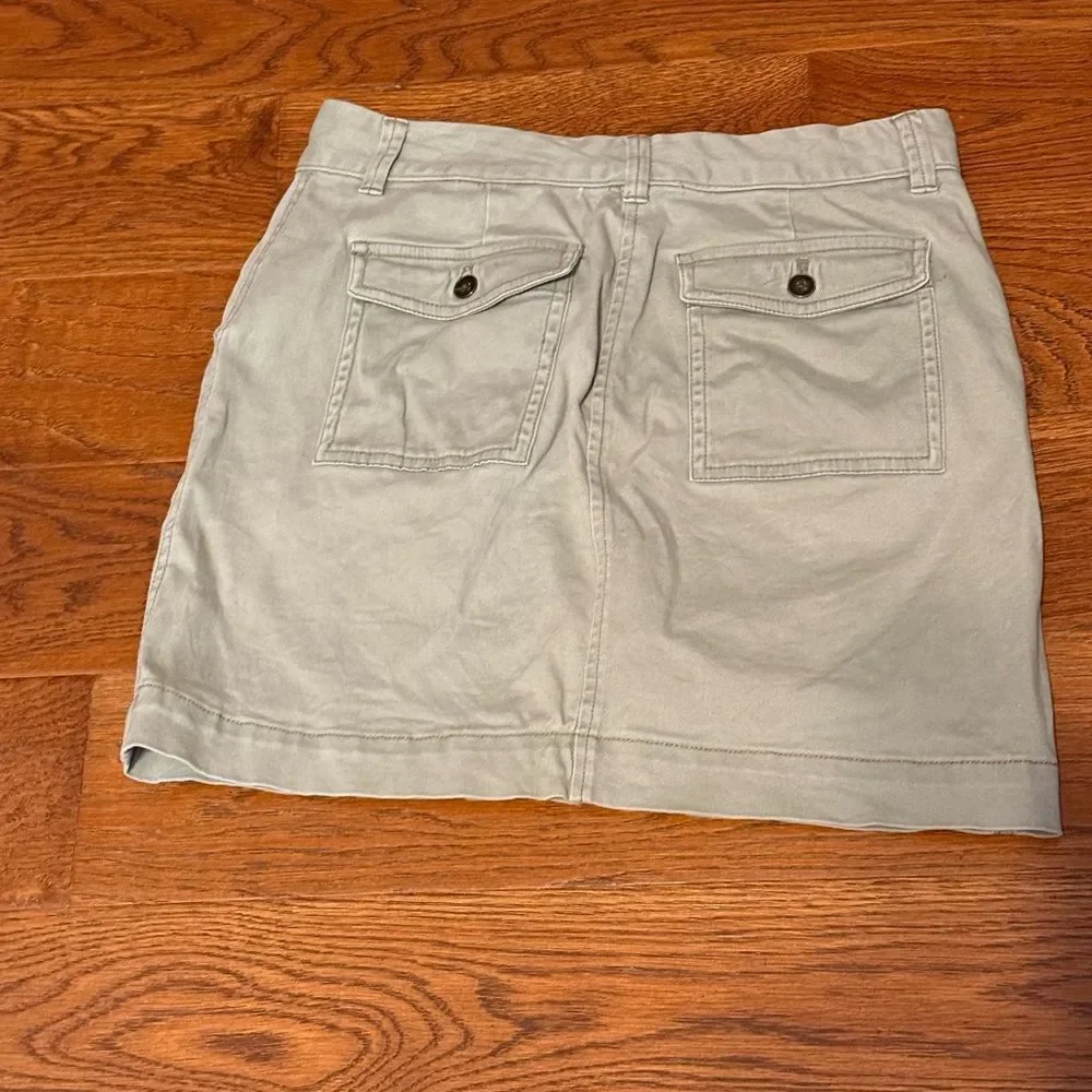 Old Navy Mini Skirt in Light sage green size 4